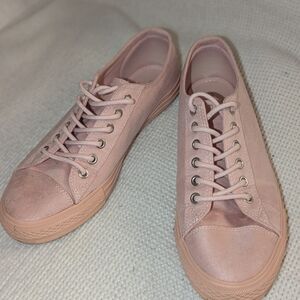 Falls Creek Pink Sneakers with Monochromatic‎ Design